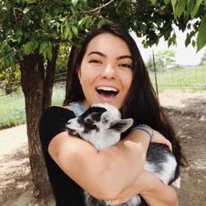 Meet your Posher, Clarissa